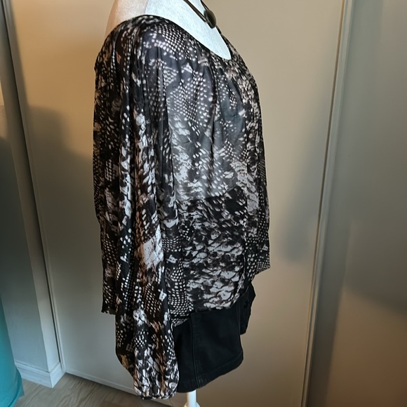 i Jeans By Buffalo Women’s Sheer Mesh Python Print Open Back Peasant Bloouse - Picture 4 of 7